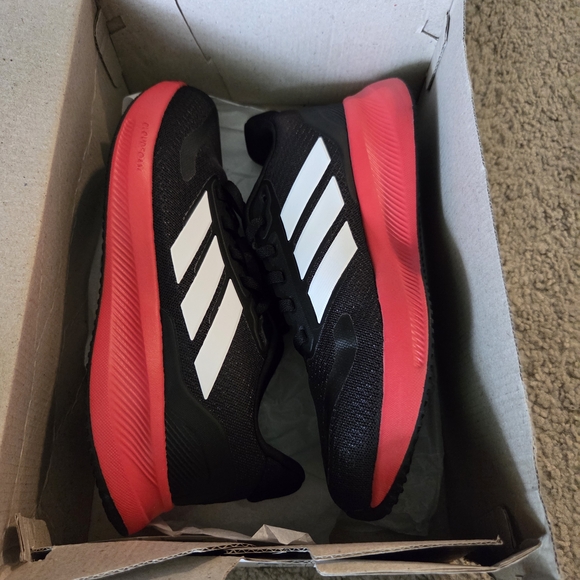 Adidas Black and Red Athletic Shoes with Mesh Design - Picture 7 of 7